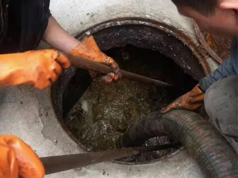 景洪清理化粪池时如何避免沼气的危害?